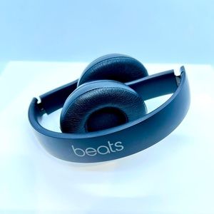 BEATS solo 3 wireless headphones - like new